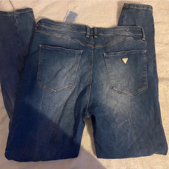 Dark wash blue Guess jeans size 32 - Picture 4 of 4